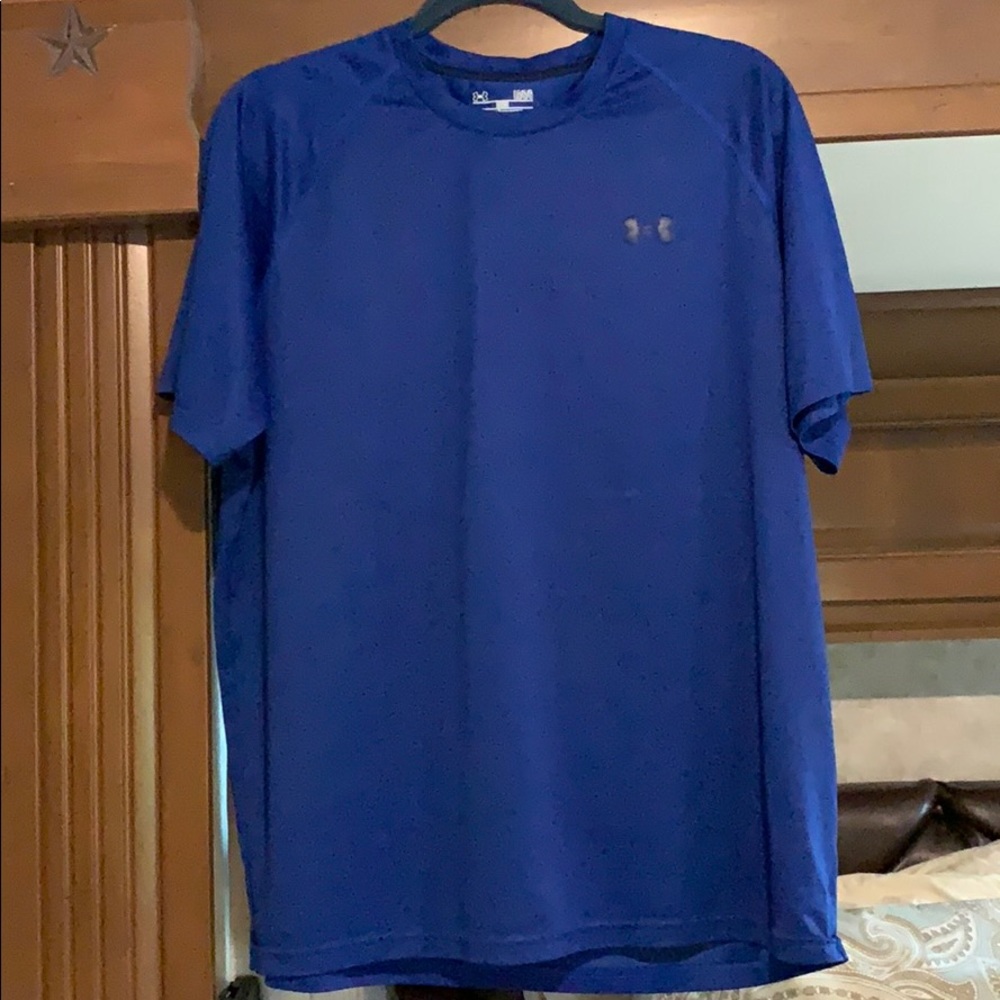 Under Armour men’s loose fitting athletic shirt